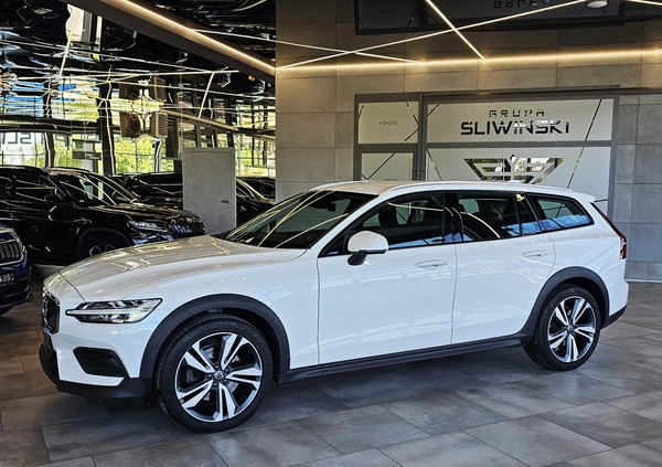 Volvo V60 Cross Country cena 105900 przebieg: 136000, rok produkcji 2019 z Ostrołęka małe 667